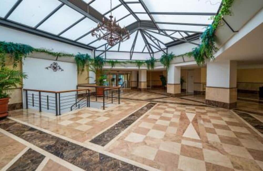 3 makuuhuone Kattohuoneisto vuokrattavana paikassa Marbella mukana uima-altaan 
autotalli - 3 500 € (Ref: 9560696)