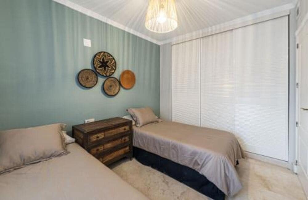 3 bedroom Penthouse for holiday rental in Marbella with pool garage - € 2,100 (Ref: 9560697)
