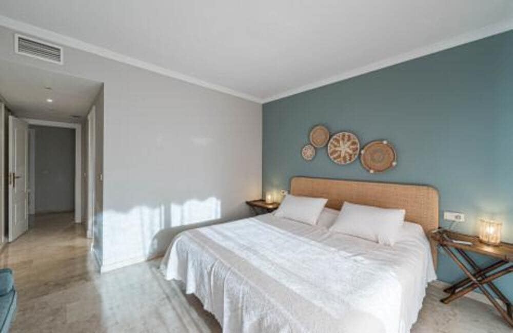 3 bedroom Penthouse for holiday rental in Marbella with pool garage - € 2,100 (Ref: 9560697)