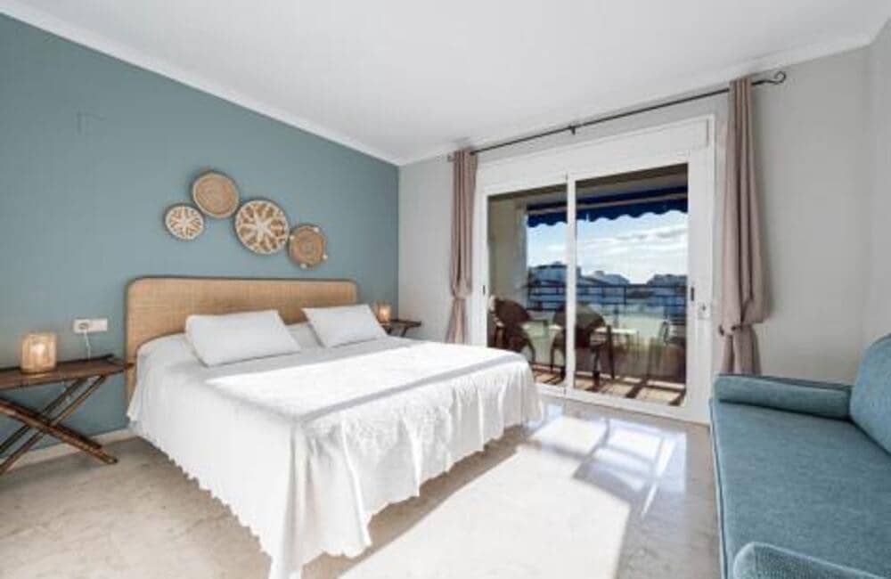3 bedroom Penthouse for holiday rental in Marbella with pool garage - € 2,100 (Ref: 9560697)