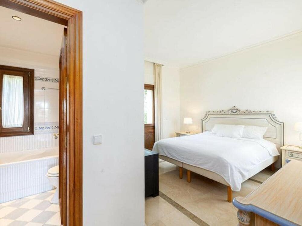 4 bedroom Villa for rent in Marbella with pool garage - € 14,000 (Ref: 9560698)