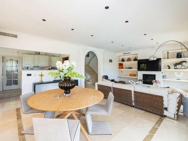 4 sypialnia Willa do wynajęcia w Lomas De Marbella, Marbella z basenem garażem - 14 000 € (Ref: 9560698)