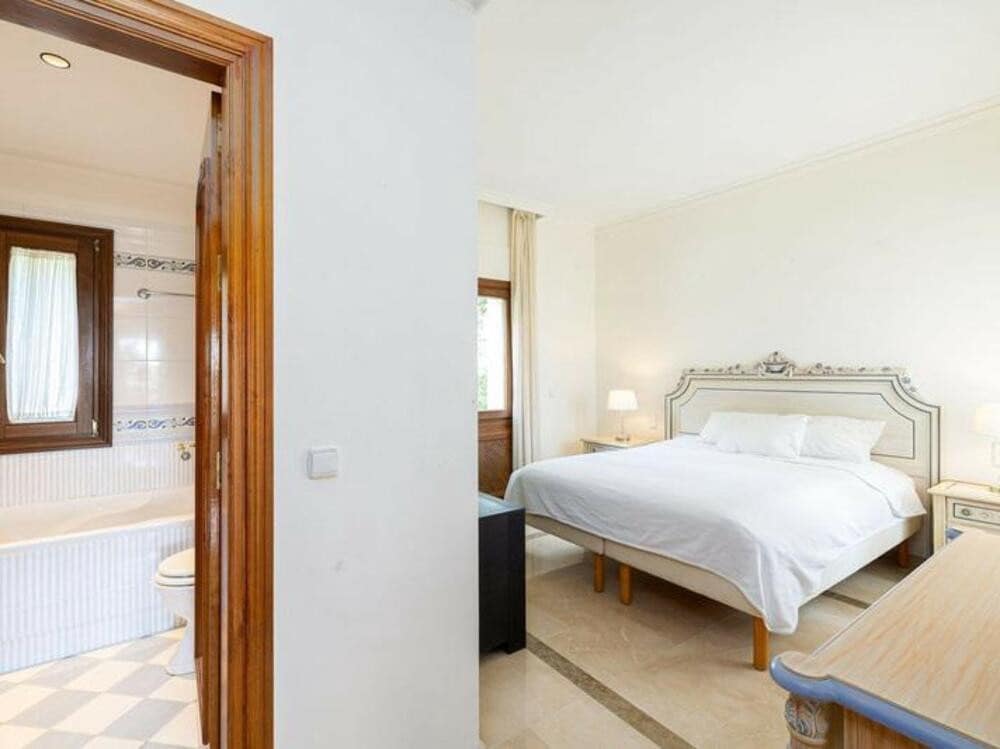 4 sypialnia Willa do wynajęcia w Marbella z basenem garażem - 14 000 € (Ref: 9560698)