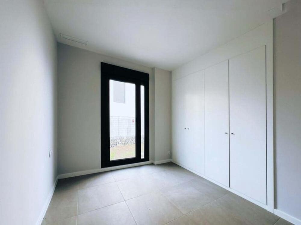 4 bedroom Semi-detached Villa for rent in Riviera del Sol with pool garage - € 4,000 (Ref: 9560699)