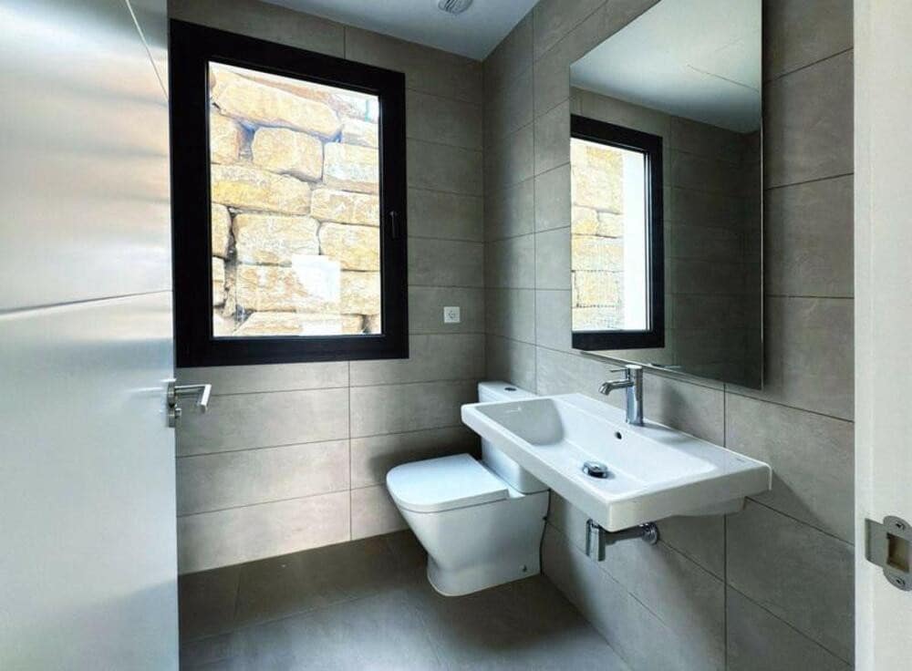 4 bedroom Semi-detached Villa for rent in Riviera del Sol with pool garage - € 4,000 (Ref: 9560699)