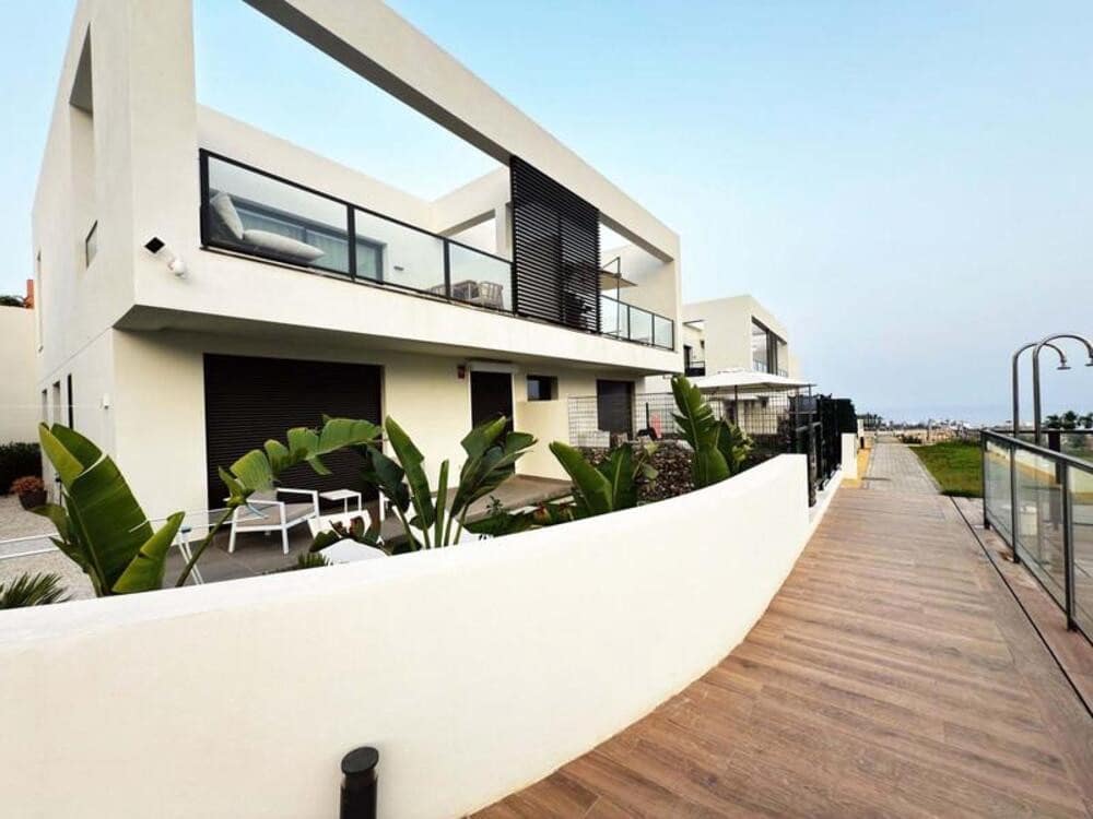 4 bedroom Semi-detached Villa for rent in Riviera del Sol with pool garage - € 4,000 (Ref: 9560699)