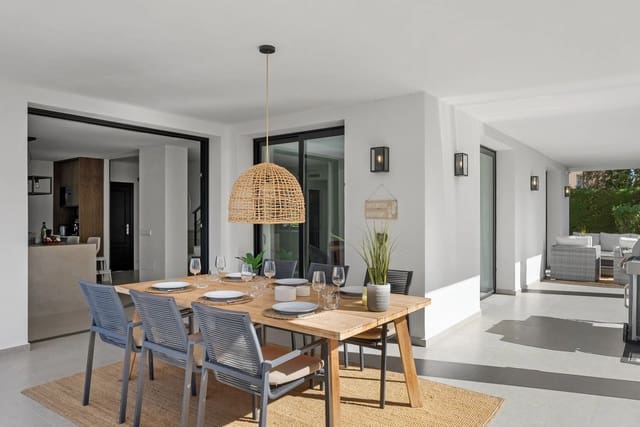 4 chambre Villa/Maison à vendre à Las Brisas, Marbella avec piscine garage - 2 650 000 € (Ref: 9564166)