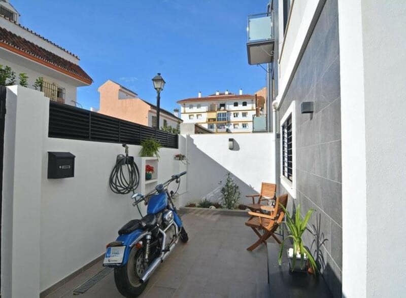 4 sypialnia Willa na sprzedaż w Fuengirola z garażem - 499 900 € (Ref: 9567878)
