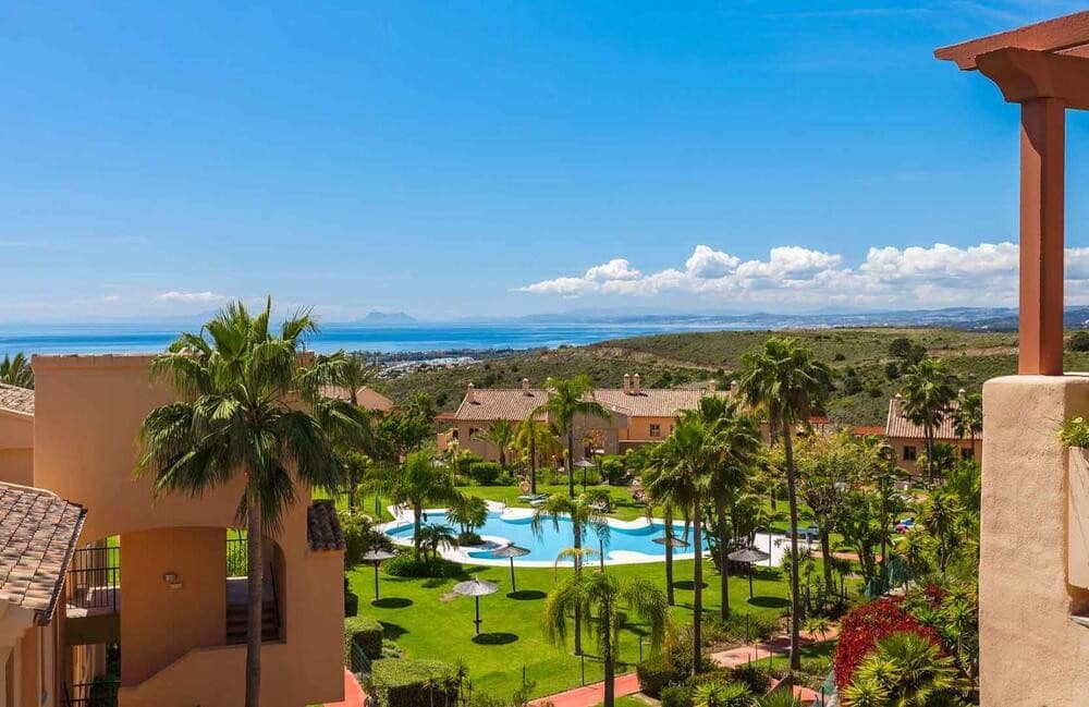 3 bedroom Apartment for rent in Benahavis with pool garage - € 2,150 (Ref: 9567880)