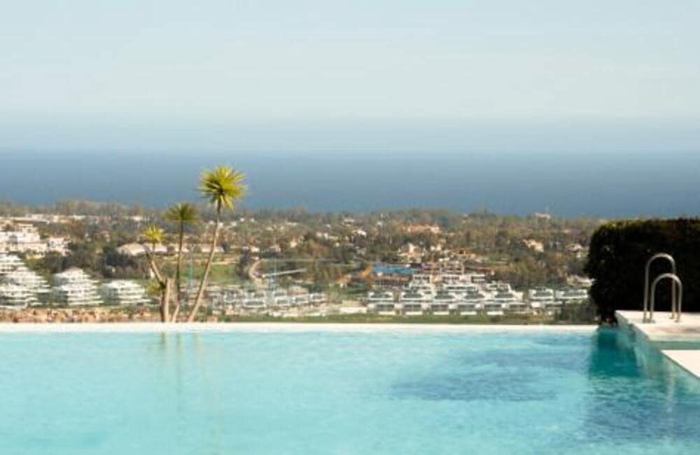 3 bedroom Apartment for rent in Benahavis with pool garage - € 2,150 (Ref: 9567880)