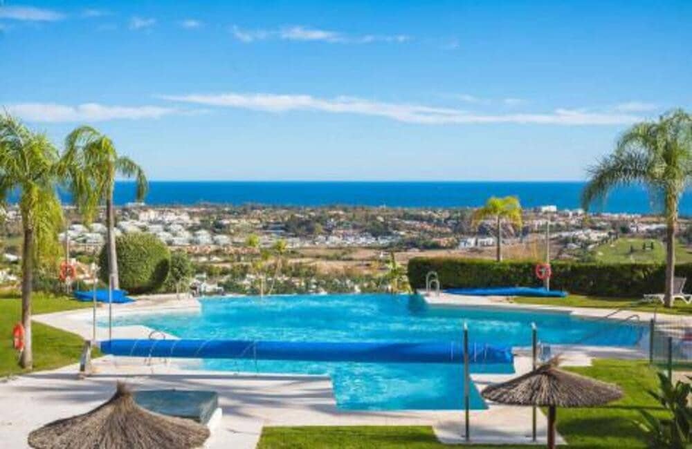 3 bedroom Apartment for rent in Benahavis with pool garage - € 2,150 (Ref: 9567880)