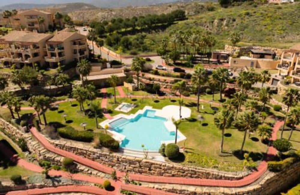 3 bedroom Apartment for rent in Benahavis with pool garage - € 2,150 (Ref: 9567880)