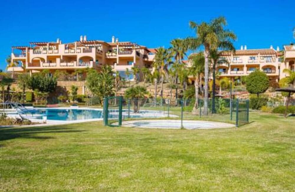 3 bedroom Apartment for rent in Benahavis with pool garage - € 2,150 (Ref: 9567880)