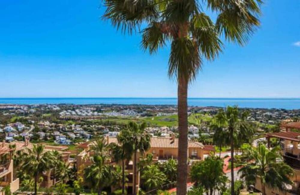 3 bedroom Apartment for rent in Benahavis with pool garage - € 2,150 (Ref: 9567880)