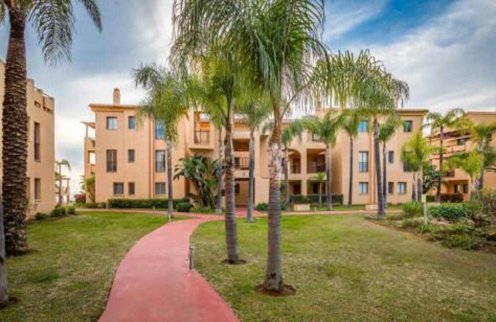 3 bedroom Apartment for rent in Benahavis with pool garage - € 2,150 (Ref: 9567880)