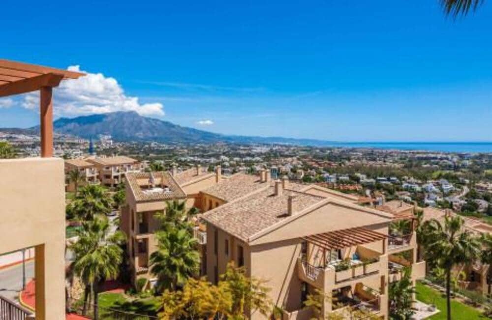 3 bedroom Apartment for rent in Benahavis with pool garage - € 2,150 (Ref: 9567880)