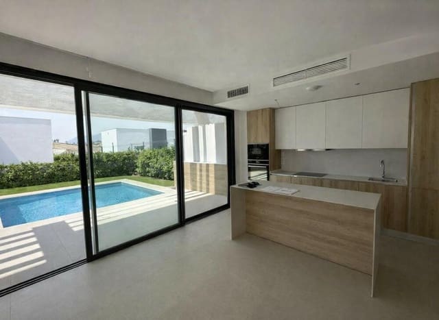 3 slaapkamer Halfvrijstaande villa te koop in El Paraiso, Estepona met zwembad garage - € 1.250.000 (Ref: 9567882)