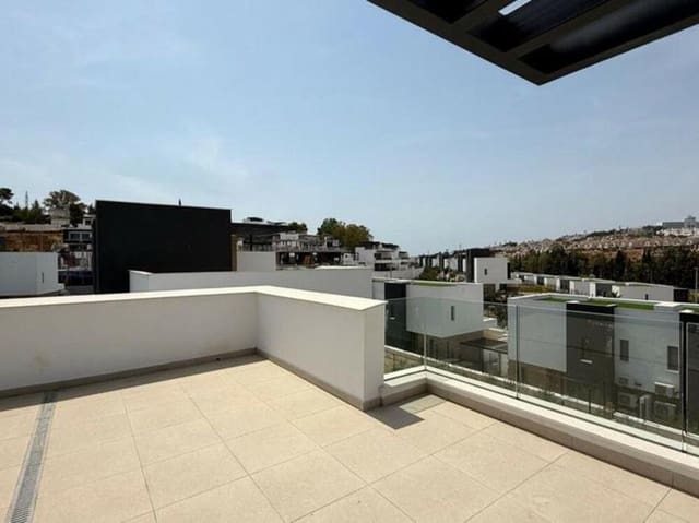 3 sovrum Semi-fristående Villa att hyra i El Paraiso, Estepona med pool garage - 7 000 € (Ref: 9567883)