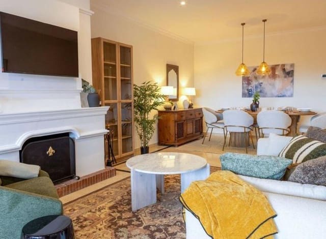 2 soverom Leilighet til leie i Nueva Andalucía Centro, Marbella med svømmebasseng garasje - € 2 800 (Ref: 9567884)