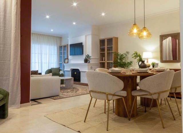 2 soverom Leilighet til leie i Nueva Andalucía Centro, Marbella med svømmebasseng garasje - € 2 800 (Ref: 9567884)