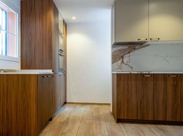 2 soverom Leilighet til leie i Nueva Andalucía Centro, Marbella med svømmebasseng garasje - € 2 800 (Ref: 9567884)