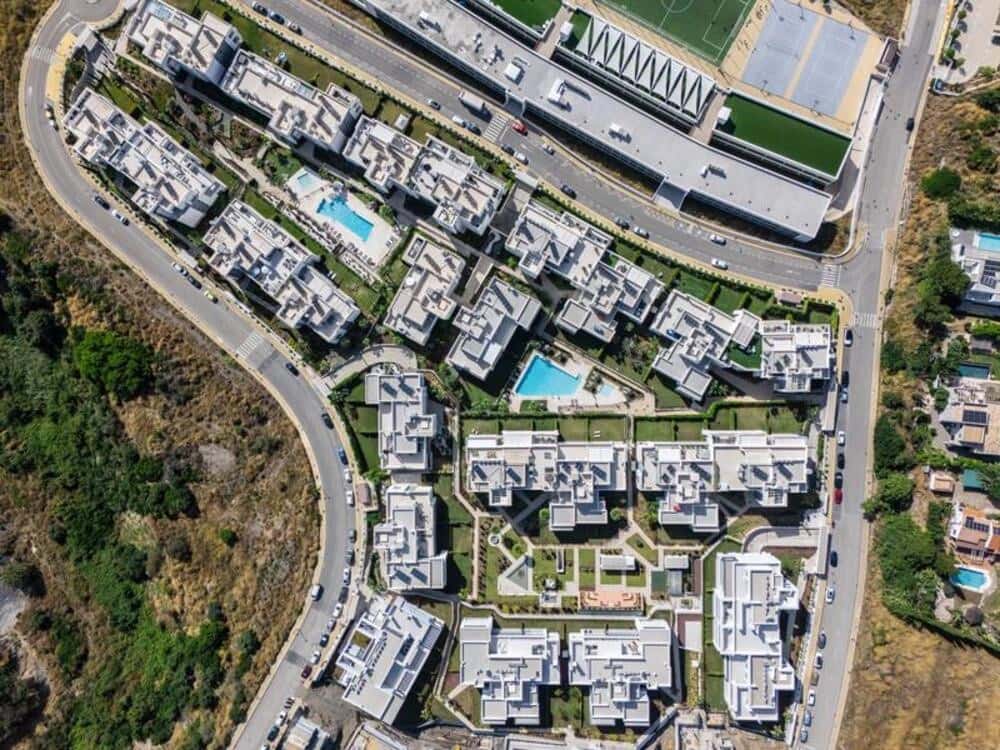 Appartement de 2 chambres à louer à Estepona avec piscine garage - 2 700 € (Ref: 9570356)