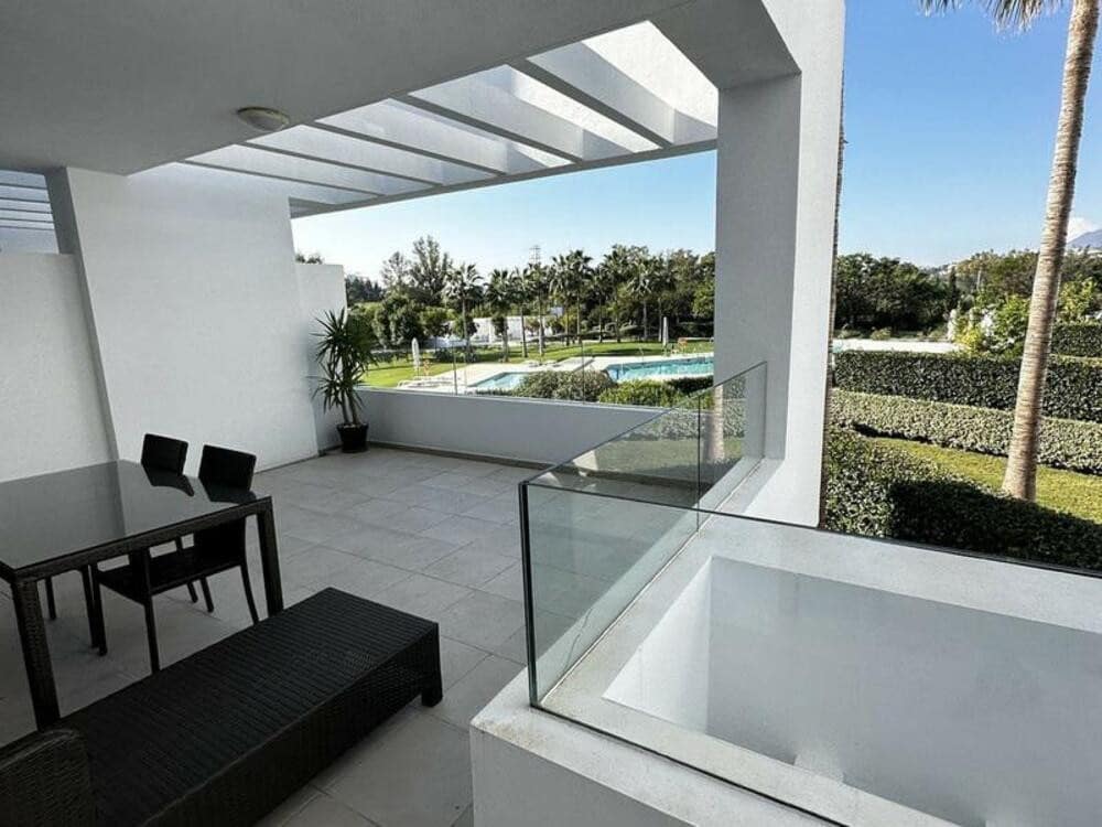 2 sovrum Lägenhet att hyra i Estepona med pool garage - 2 900 € (Ref: 9573687)