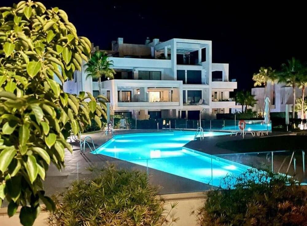 2 sovrum Lägenhet att hyra i Estepona med pool garage - 2 900 € (Ref: 9573687)
