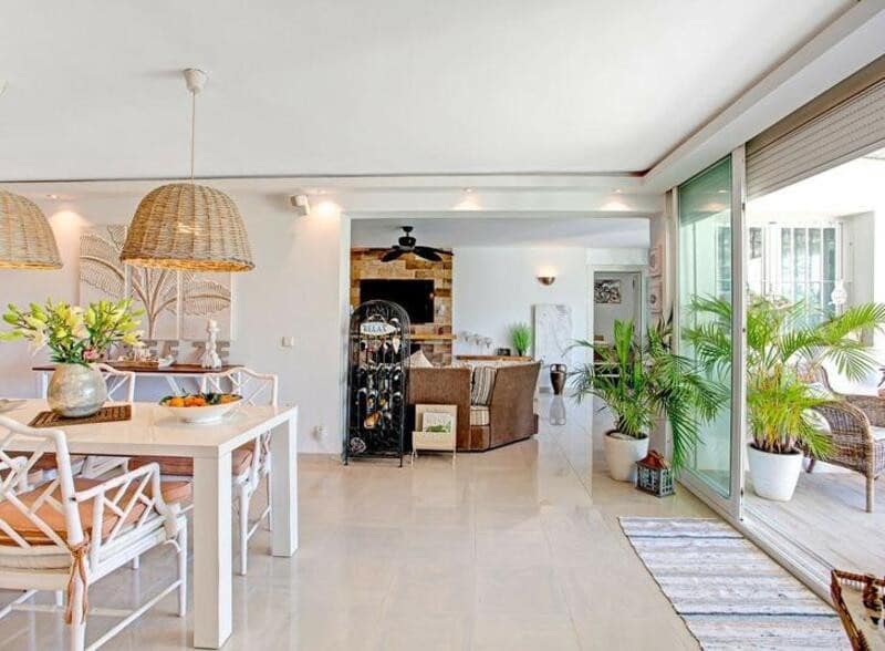 Villa/Maison de 6 chambres à louer à Marbella avec piscine garage - 7 500 € (Ref: 9581382)