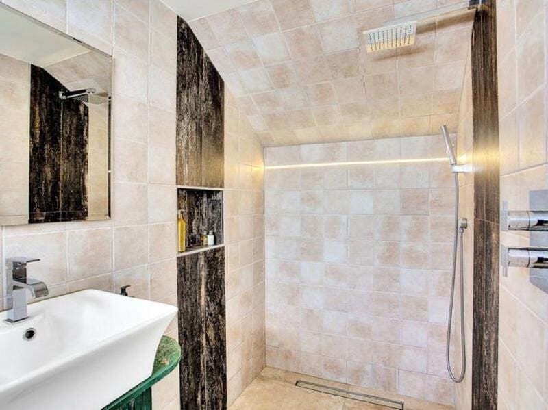 Villa/Maison de 6 chambres à louer à Marbella avec piscine garage - 7 500 € (Ref: 9581382)