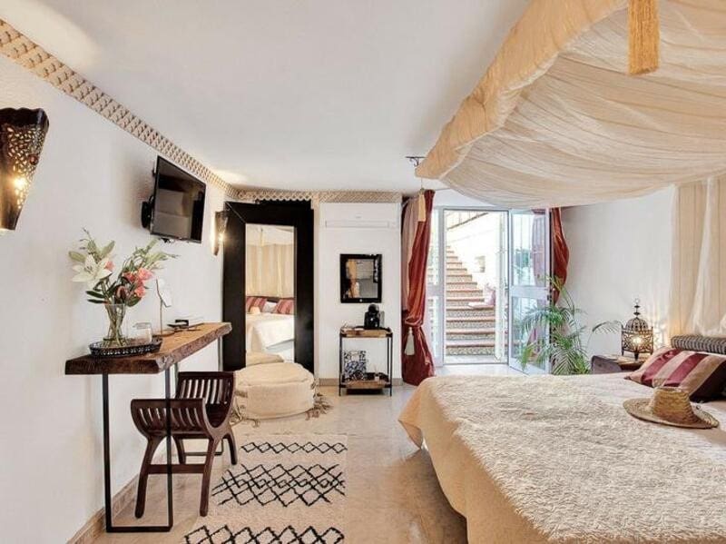 Villa/Maison de 6 chambres à louer à Marbella avec piscine garage - 7 500 € (Ref: 9581382)