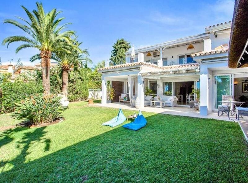 Villa/Maison de 6 chambres à louer à Marbella avec piscine garage - 7 500 € (Ref: 9581382)