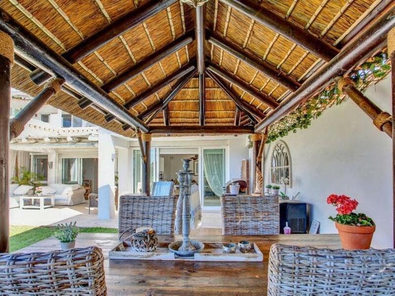 Villa/Maison de 6 chambres à louer à Marbella avec piscine garage - 7 500 € (Ref: 9581382)