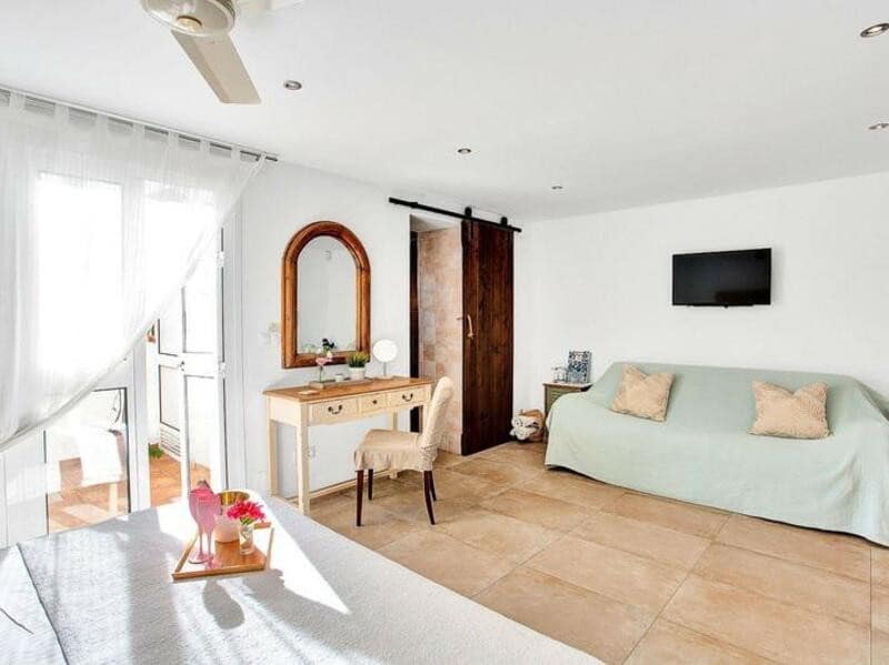6 bedroom Villa for rent in Marbella with pool garage - € 7,500 (Ref: 9581382)
