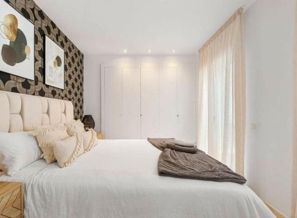 3 quarto Apartamento para arrendar em Benahavis com piscina garagem - 3 500 € (Ref: 9581383)