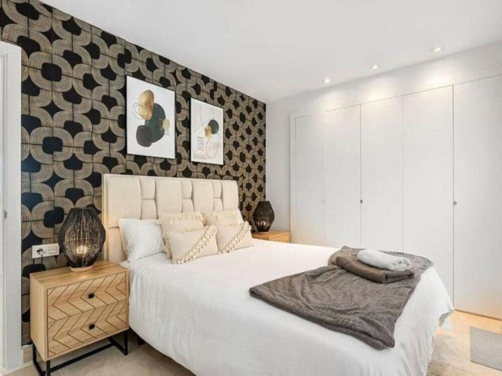 3 quarto Apartamento para arrendar em Benahavis com piscina garagem - 3 500 € (Ref: 9581383)