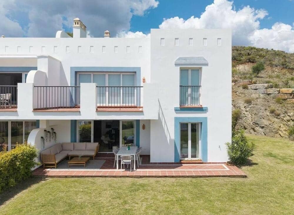 3 quarto Apartamento para arrendar em Benahavis com piscina garagem - 3 500 € (Ref: 9581383)