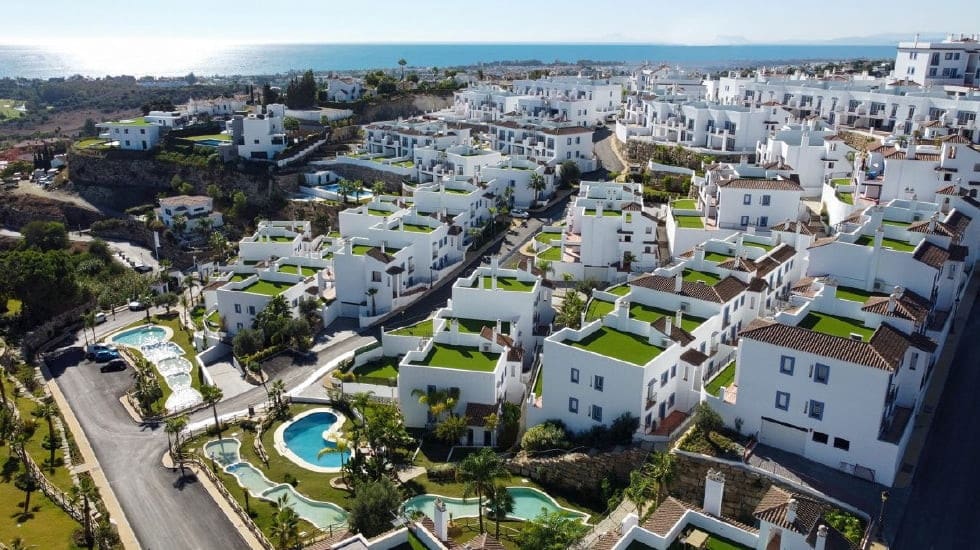 3 quarto Apartamento para arrendar em Benahavis com piscina garagem - 3 500 € (Ref: 9581383)