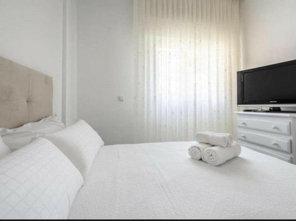 4 slaapkamer Villa te huur in Marbella met zwembad garage - € 3.200 (Ref: 9585246)