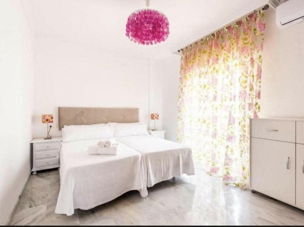 4 slaapkamer Villa te huur in Marbella met zwembad garage - € 3.200 (Ref: 9585246)