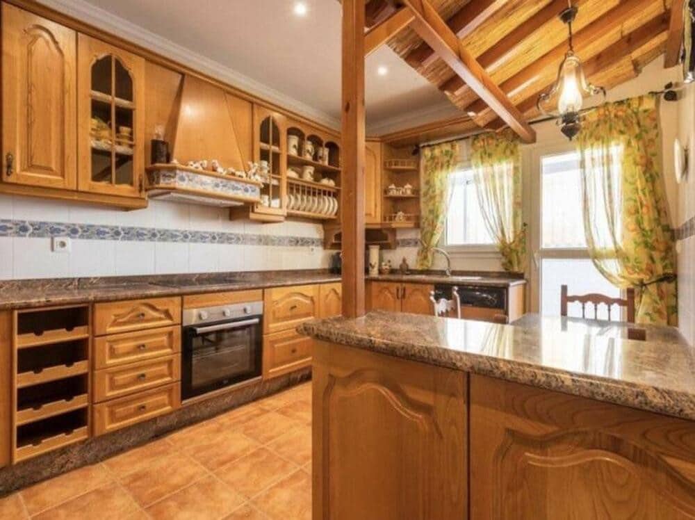 4 slaapkamer Villa te huur in Marbella met zwembad garage - € 3.200 (Ref: 9585246)