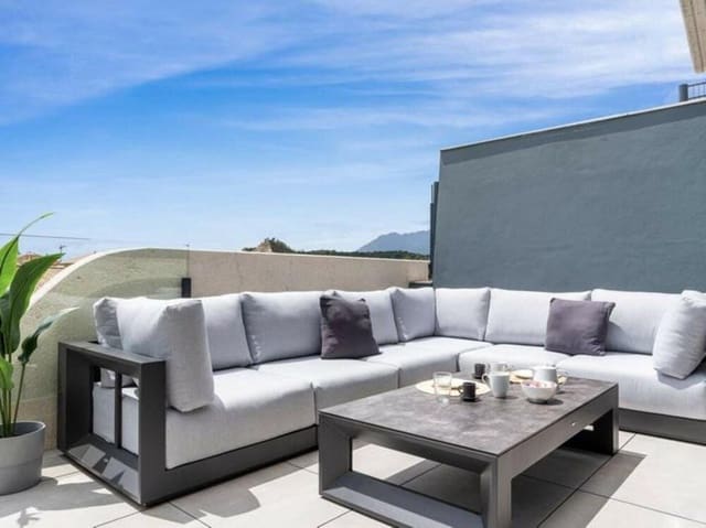 Ático de 3 habitaciones en La Concha - Resina Golf, Estepona en alquiler con piscina garaje - 2.800 € (Ref: 9590585)