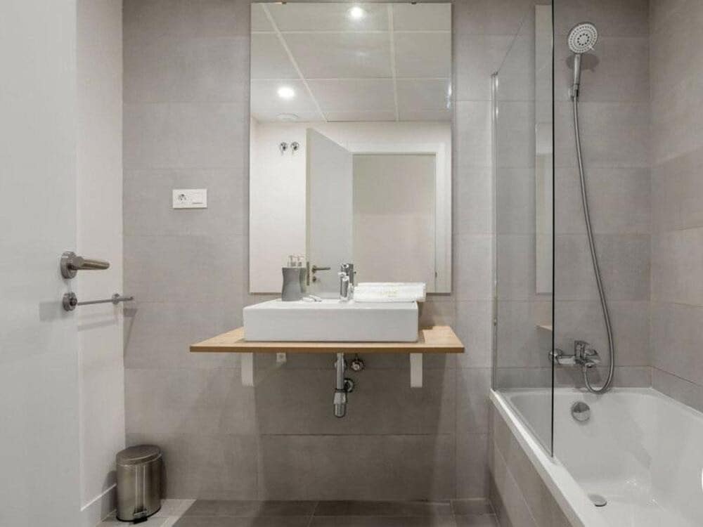 3 makuuhuone Kattohuoneisto vuokrattavana paikassa Estepona mukana uima-altaan 
autotalli - 2 800 € (Ref: 9590585)