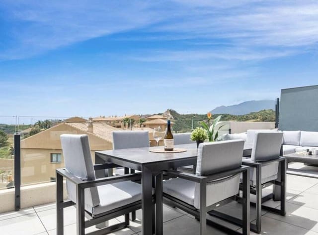 Ático de 3 habitaciones en La Concha - Resina Golf, Estepona en alquiler con piscina garaje - 2.800 € (Ref: 9590585)