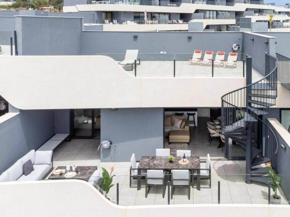 3 makuuhuone Kattohuoneisto vuokrattavana paikassa Estepona mukana uima-altaan 
autotalli - 2 800 € (Ref: 9590585)