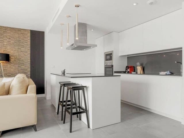 Ático de 3 habitaciones en La Concha - Resina Golf, Estepona en alquiler con piscina garaje - 2.800 € (Ref: 9590585)