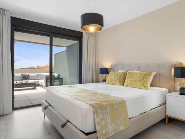 Ático de 3 habitaciones en La Concha - Resina Golf, Estepona en alquiler con piscina garaje - 2.800 € (Ref: 9590585)