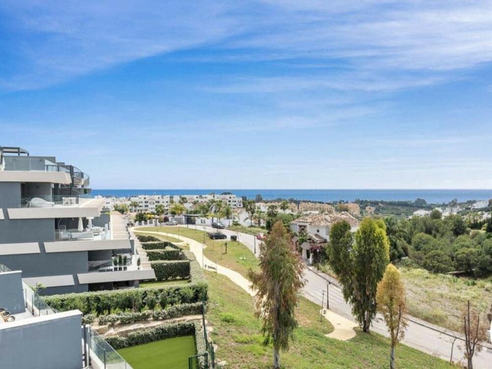 3 makuuhuone Kattohuoneisto vuokrattavana paikassa Estepona mukana uima-altaan 
autotalli - 2 800 € (Ref: 9590585)