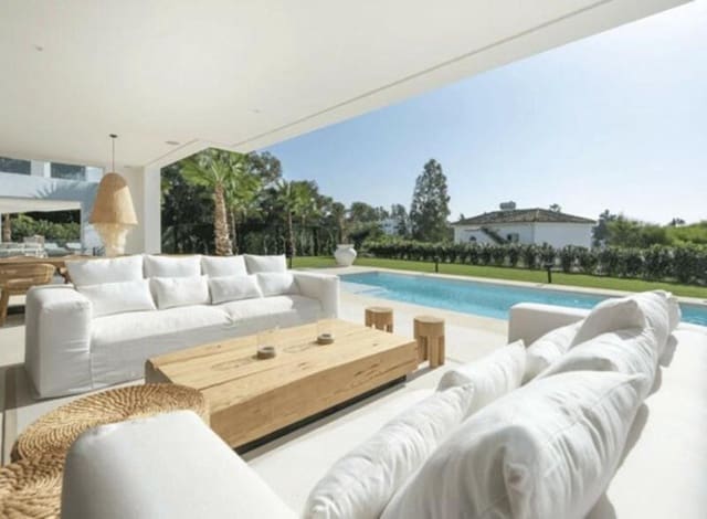 Villa/Maison de 6 chambres à louer à El Paraiso, Estepona avec piscine garage - 14 850 € (Ref: 9590587)