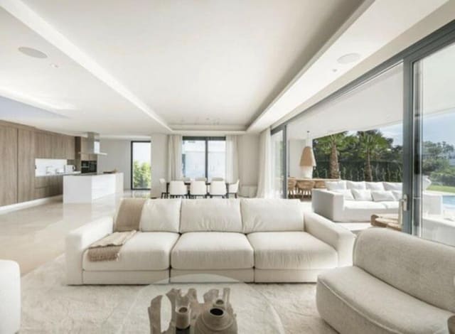 Villa/Maison de 6 chambres à louer à El Paraiso, Estepona avec piscine garage - 14 850 € (Ref: 9590587)